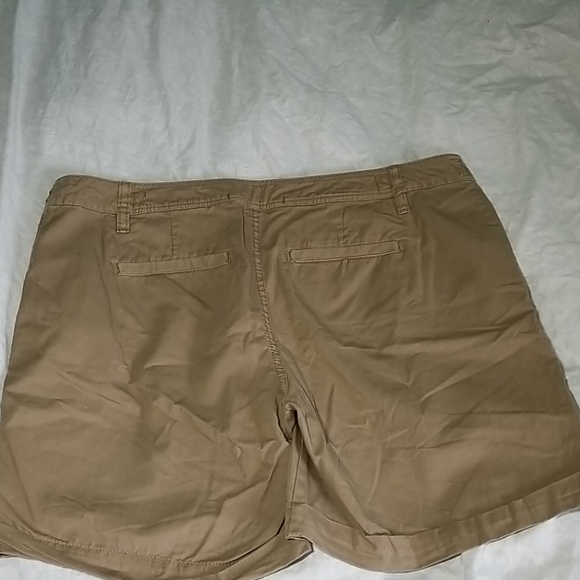 Shorts - Picture 3 of 3